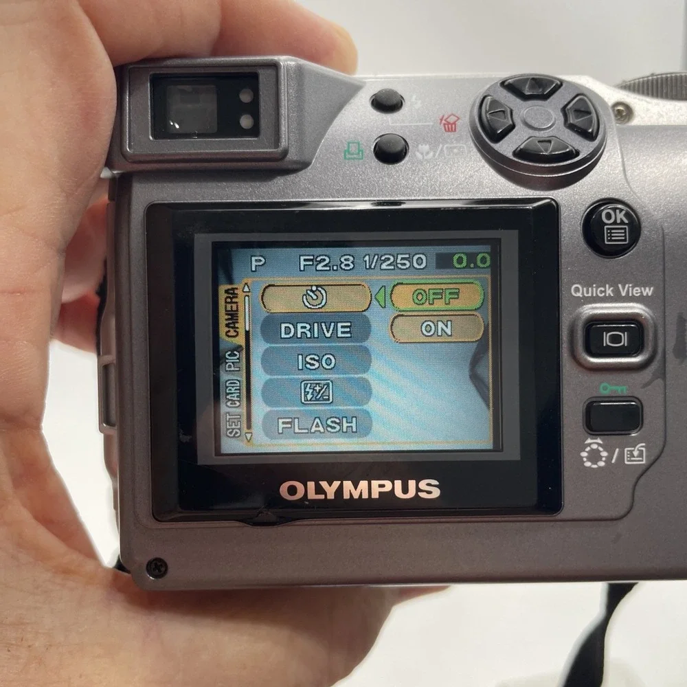 Olympus Camedia C-4000 Zoom 4MP Digital Camera 3X Zoom+Battery+Strap+Case-TESTED